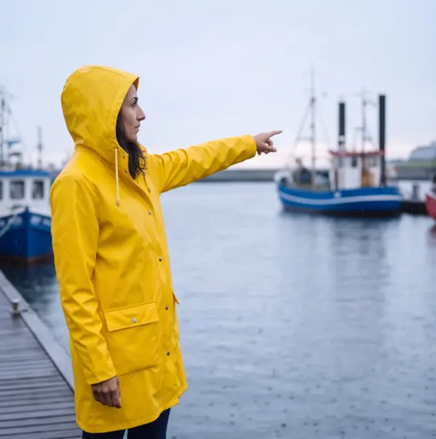 Mara, Hamburg harbour pose 4