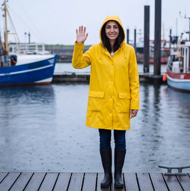 Mara, Hamburg harbour pose 6